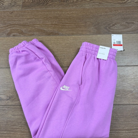 Nike Girls Loose Fit Sweatpants Size L Rush Fuchsia Back to School NWT Fleece - Picture 2 of 14